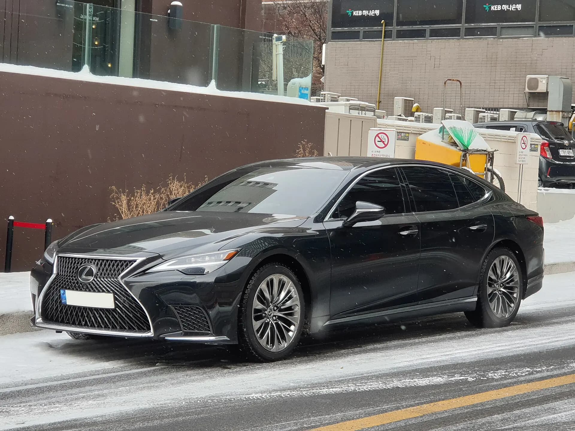 Black Lexus LS 500 executive sedan.