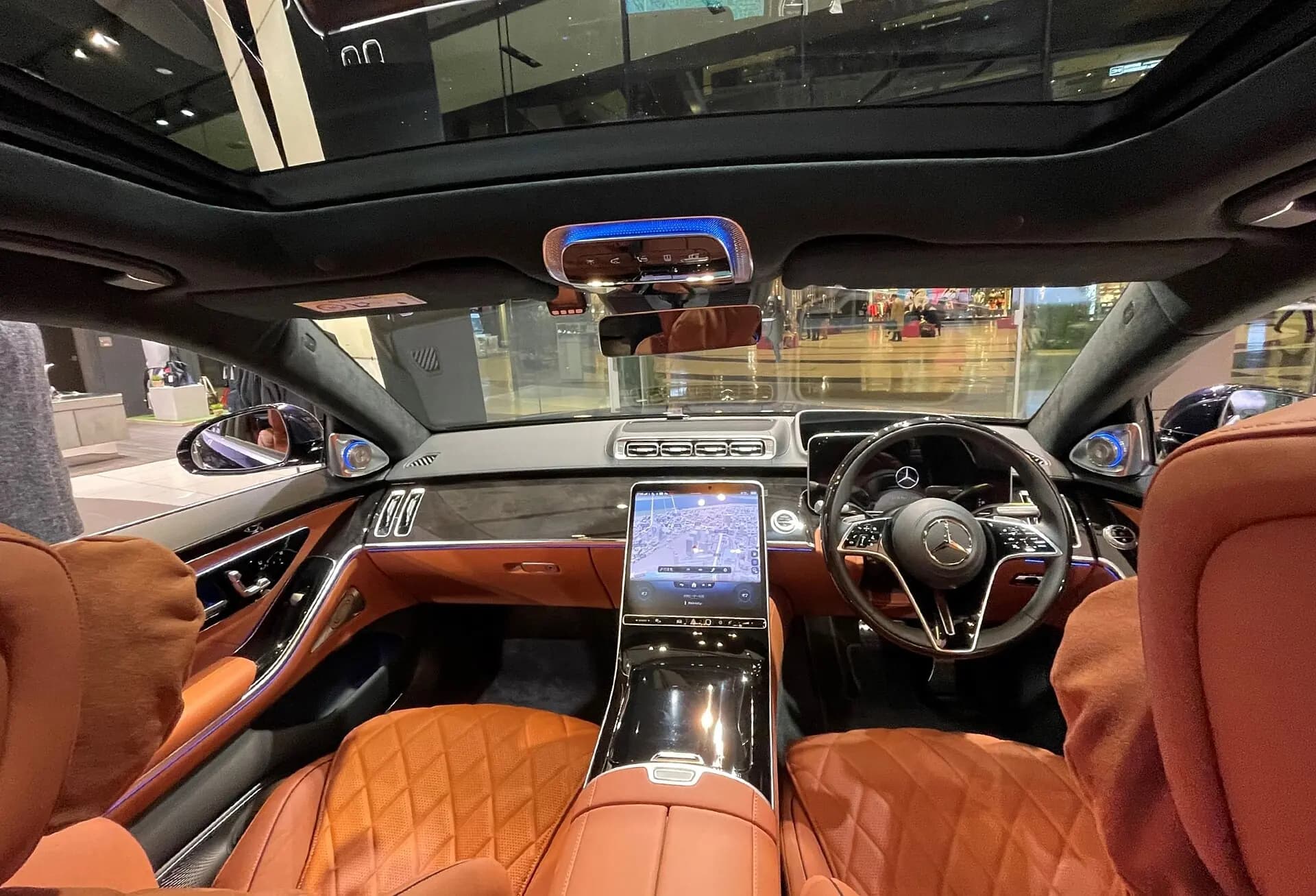 Mercedes-Benz S 580 long-wheelbase executive interior.